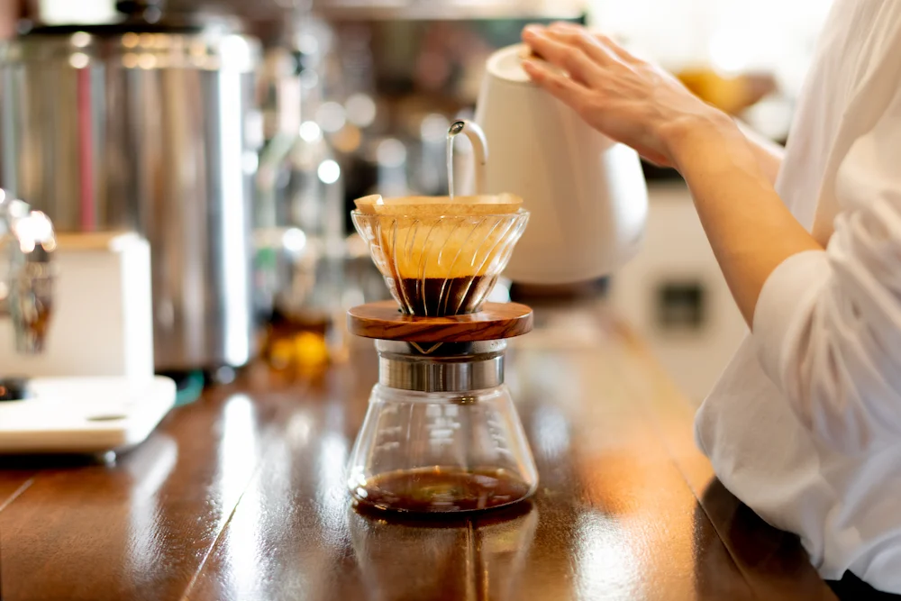 coffeをドリップしている写真